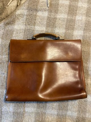 Maletín de piel marrón