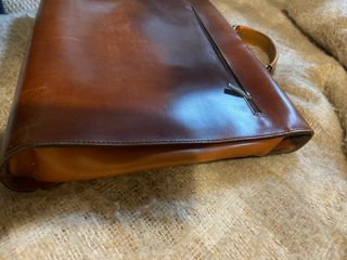 Maletín de piel marrón