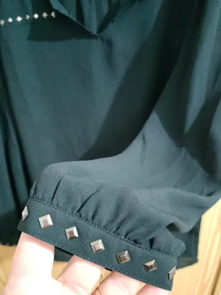 Blusa negra adornos plateados talla 40