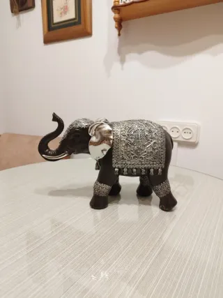 Figura de elefante decorativa.