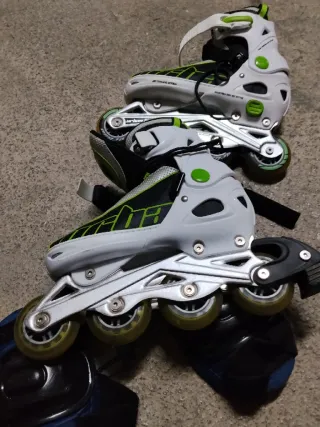 Patines en línea blancos y verdes