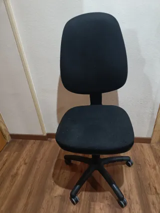 Silla de oficina negra