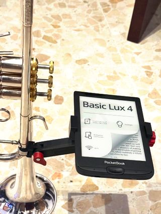 Atril para móvil o libro electrónico