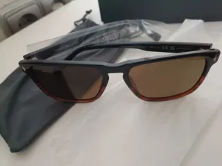 Gafas de sol Hawkers negras y marrones