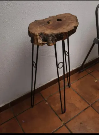 Mesita rústica madera y hierro