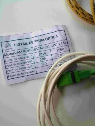 Cable de Red y Fibra Óptica Amper
