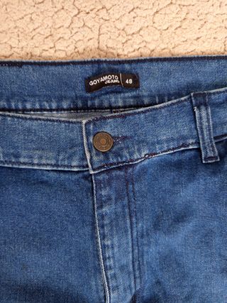 Pantalones vaqueros azules con rodilla