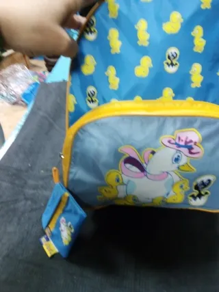 Mochila infantil azul con patitos