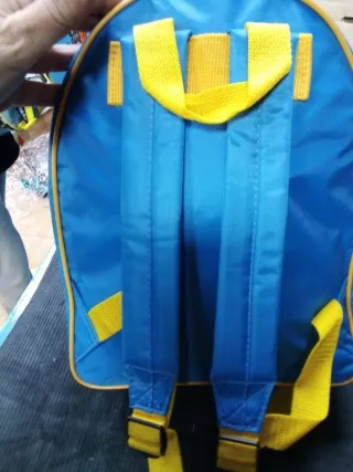 Mochila infantil azul con patitos
