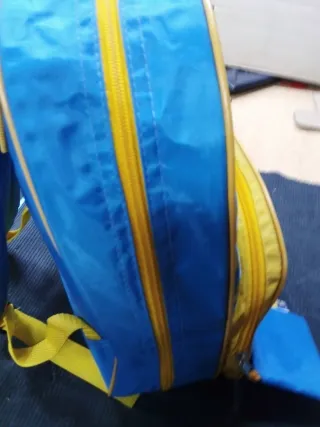 Mochila infantil azul con patitos