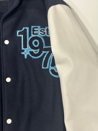 Bomber Zara Est. 1975 Azul y Blanco