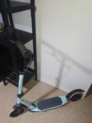 Patinete azul Altura manillar regulable hasta 1 m