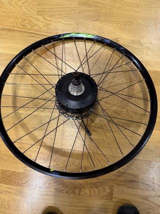 Rueda trasera 27.5” 250W 42 Nm motor Decathlon