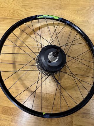 Rueda trasera 27.5” 250W 42 Nm motor Decathlon