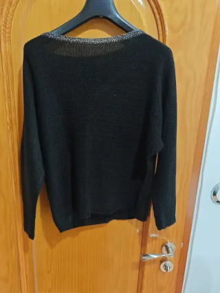 Jersey negro con detalles plateados