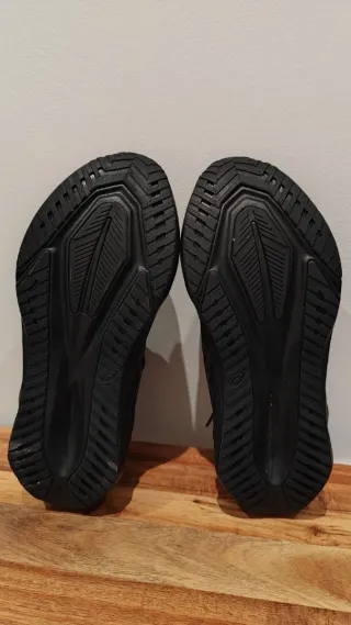 Zapatillas Asics Novablast 5 Negro/Gris