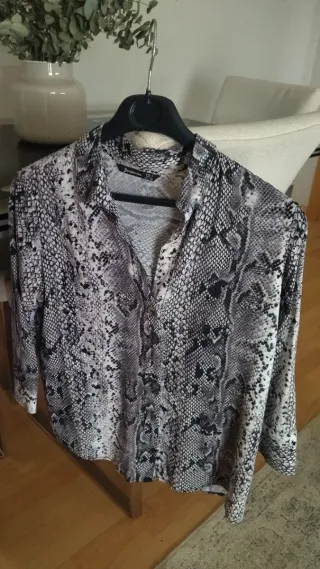 Blusa Stradivarius .