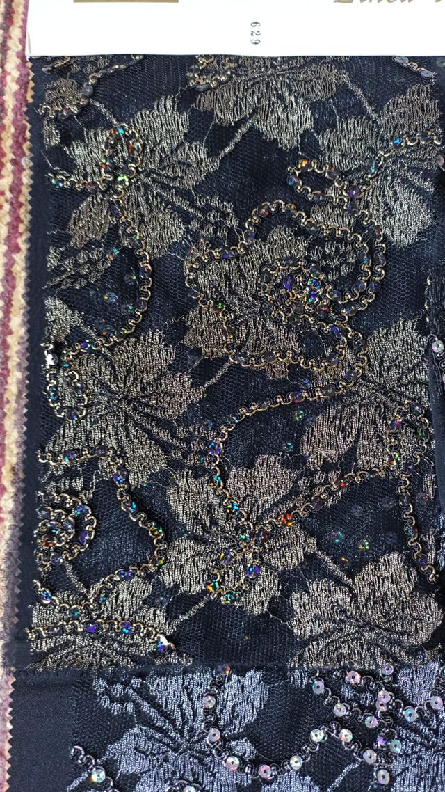 Retales de tela con lentejuelas