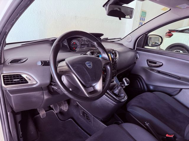 Lancia Ypsilon 1.2 69 CV GOLD 79.000 kilometros