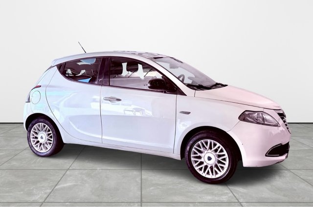 Lancia Ypsilon 1.2 69 CV GOLD 79.000 kilometros