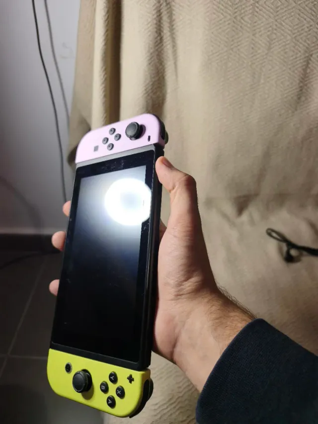 Nintendo Switch + FIFA 22 + Accesorios