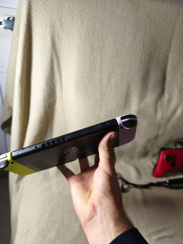 Nintendo Switch + FIFA 22 + Accesorios