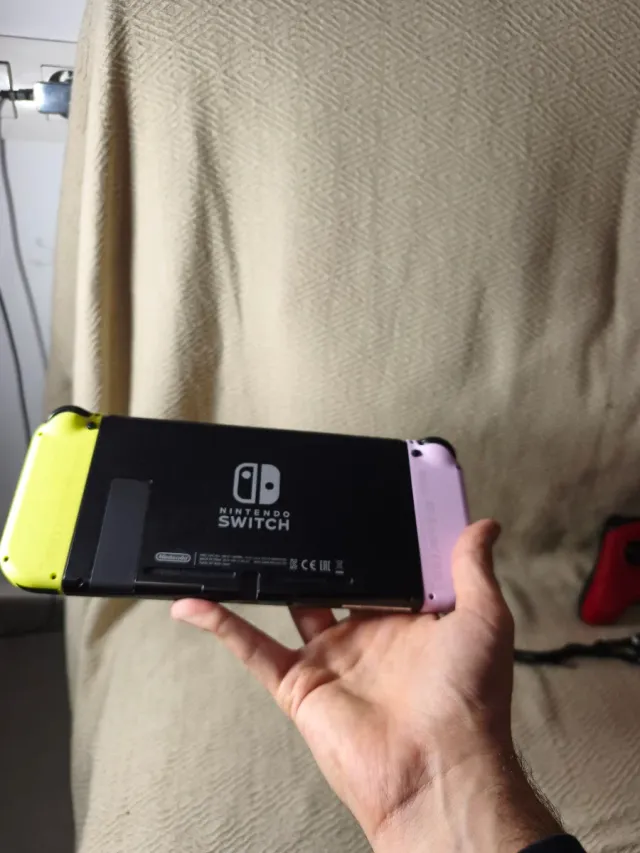 Nintendo Switch + FIFA 22 + Accesorios