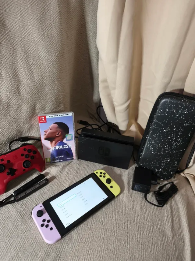 Nintendo Switch + FIFA 22 + Accesorios