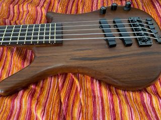 Bajo Warwick Thumb Bolt-On