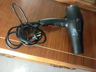 Secador de pelo negro como nuevo