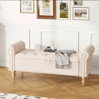 Sofá baúl beige con patas de madera