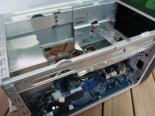 Torre SHUTTLE 68405 (RAM: 0 GB - HDD & SSD)