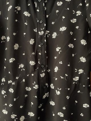 Vestido camisero negro floral blanco Primark