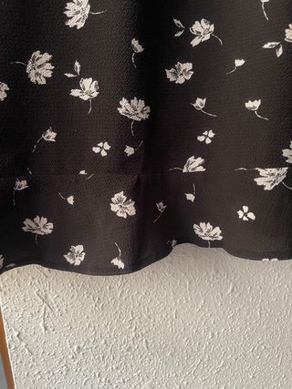 Vestido camisero negro floral blanco Primark