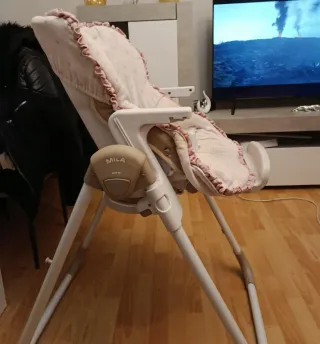 Trona para bebé con funda rosa