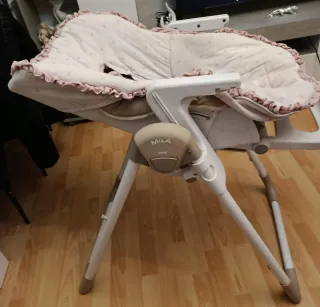 Trona para bebé con funda rosa