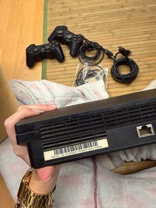 Playstation 3 con 2 mandos y caja