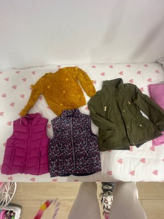 Set di abbigliamento per bambina: giacche e gilet. Taglia 4/5 5/6