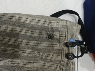 Pantalón de lino beige y gris