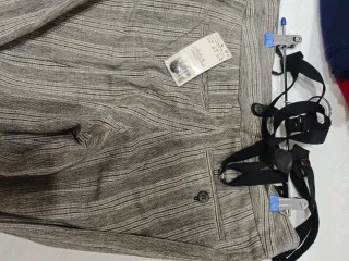 Pantalón de lino beige y gris