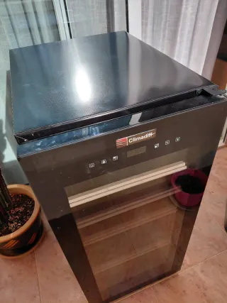 Vinoteca Climadiff casi nueva