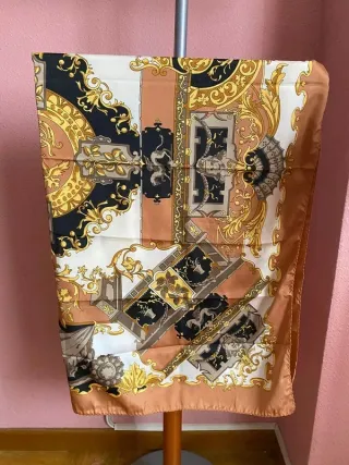 Lote di sciarpe, foulard e colletti