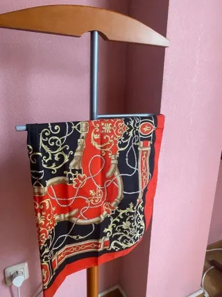 Lote di sciarpe, foulard e colletti