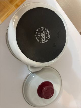 Olla esmaltada con diseño de pájaros