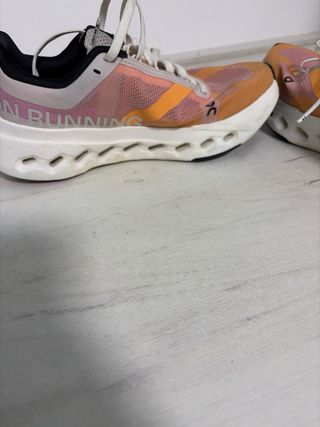 On Cloudsurfer Next Naranja/Rosa