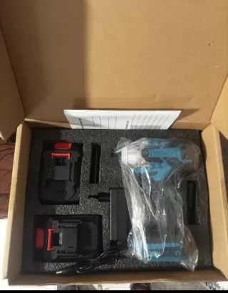 Pistola de impacto nueva  con 2 baterías