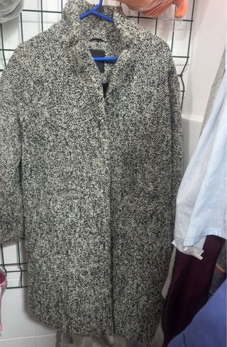 Chaqueta azul con capucha y pelo