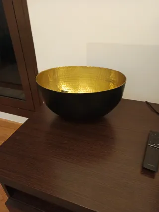 Jarrón Metálico Negro y Dorado