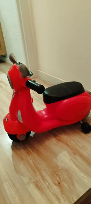 Correpasillos Vespa Primavera Chicco Rojo