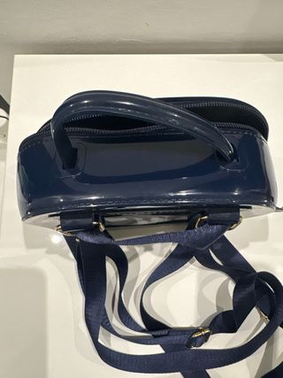 Mochila infantil azul con parches